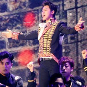 [PIC+FANCAM] 170517 Yunho – ‘SMTOWN OFFICIAL LIVE TOUR VI’ in OSAKA (jour 2)